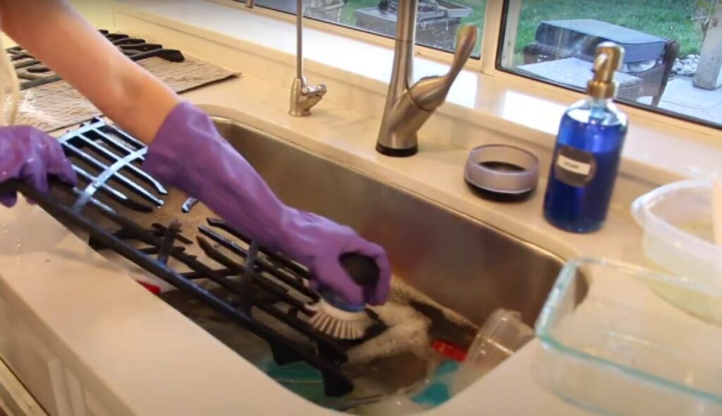 How to deep clean kitchen