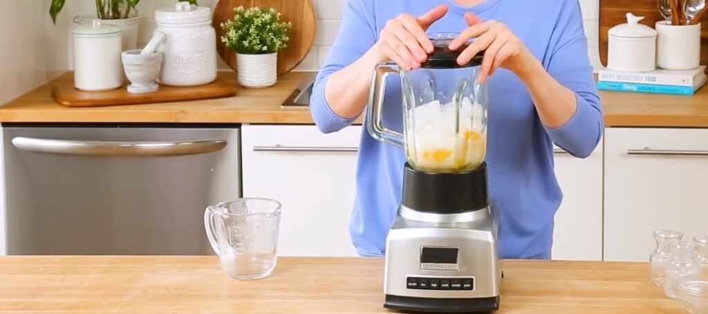 How to Make a Slushy Drink With a Blender?