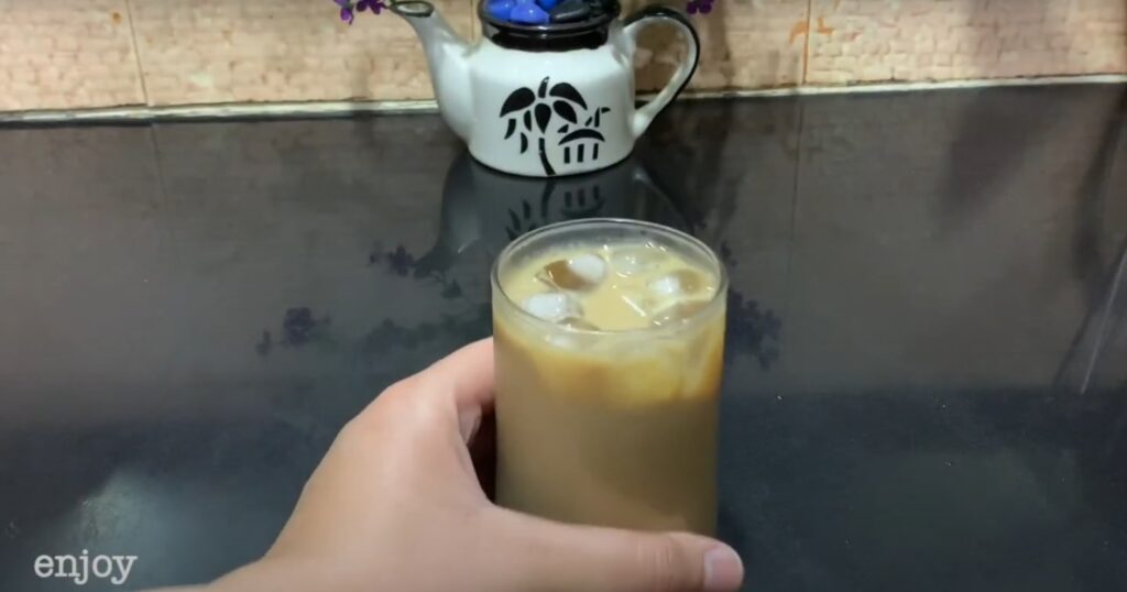 how to make vanilla iced coffee?